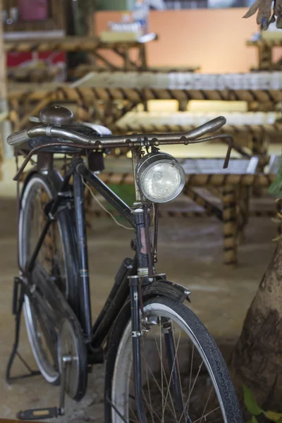 Gamla rostiga vintage cykel — Stockfoto