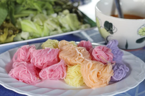 Colorful of Thai vermicelli eaten with curry and vegetables,kano — Stock Photo, Image