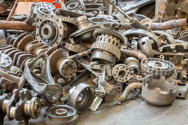 Old machine parts in second hand machinery shop — Stock Photo, Image