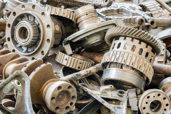 Old machine parts in second hand machinery shop — Stock Photo, Image