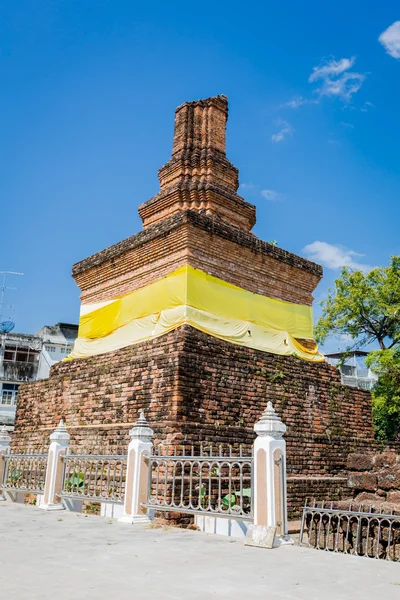 Древняя пагода храма Ват Пхет в Пхетчабуне, Таиланд — стоковое фото