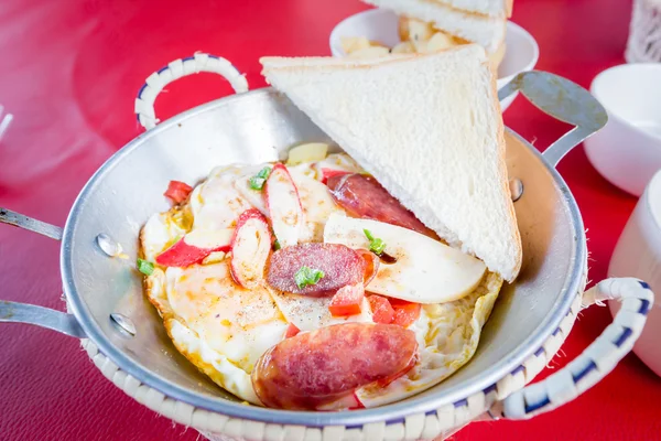 Vietnamese style fried egg in pan. — Stock Photo, Image