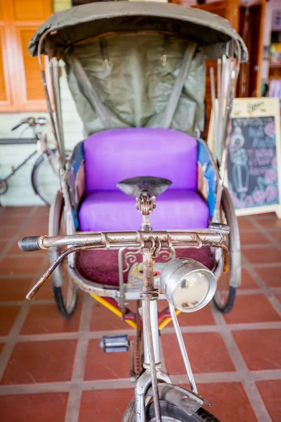 Tayland üç tekerlekli bisiklet, Tay eski stil ulaşım. — Stok fotoğraf