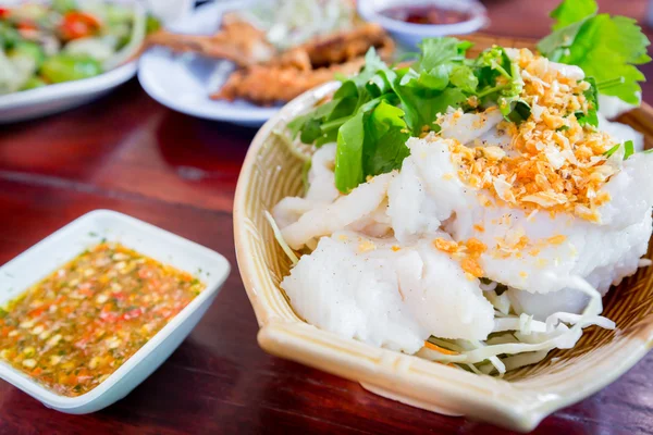 Slice steamed fish with fried garlic topping and spicy sauce. — Stock Photo, Image