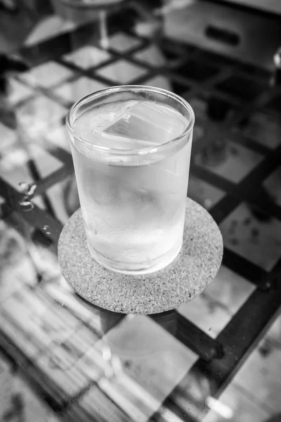 Ένα ποτήρι νερό, με πάγο. — Φωτογραφία Αρχείου
