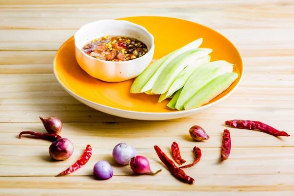 Mangos frescos y salsa de pescado dulce —  Fotos de Stock