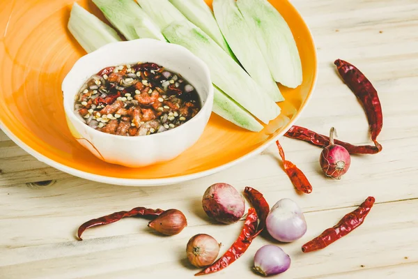 Mangos frescos y salsa de pescado dulce —  Fotos de Stock