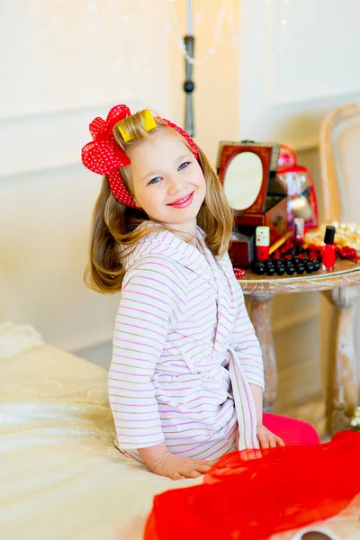ピンのアップ スタイルの小さな女の子 — ストック写真