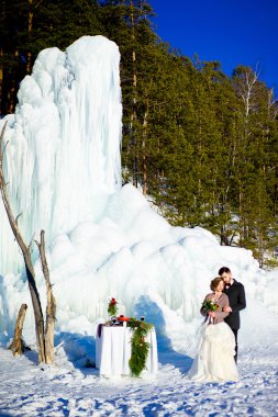 Kışın gelinle damat