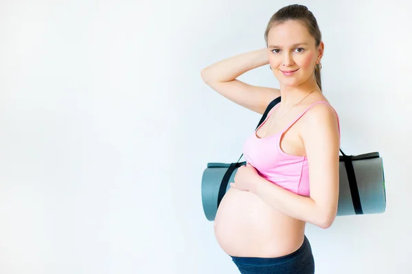Mat için fitness elinde ile hamile kız — Stok fotoğraf