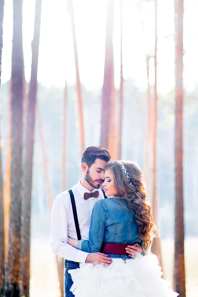 Bröllop i lantlig stil i skogen — Stockfoto