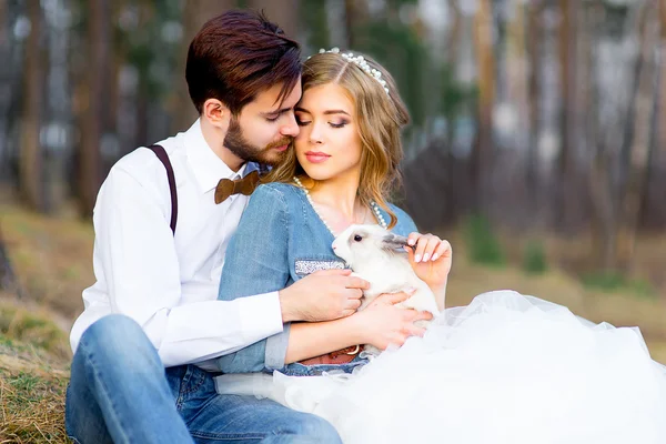 Casamento em estilo country na floresta — Fotografia de Stock