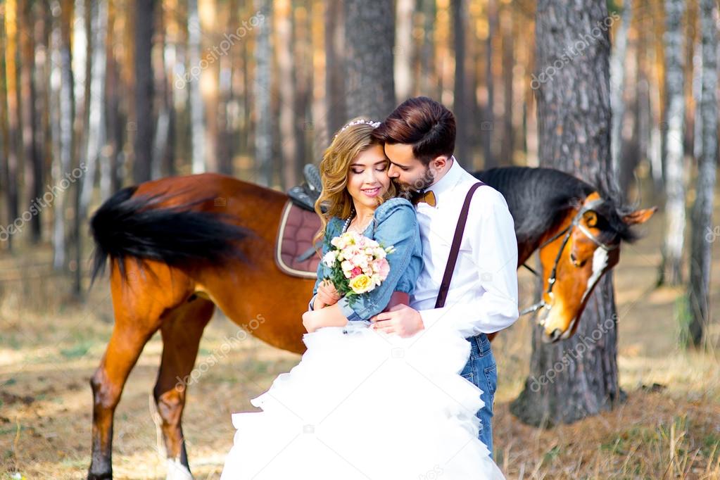 Country Wedding Guide for 2022 | Wedding Forward | Country wedding  photography, Wedding picture poses, Country wedding photos