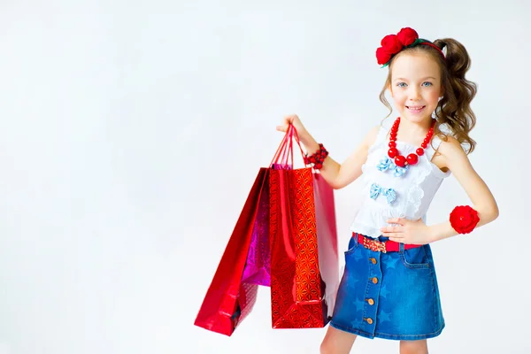 Menina com compras — Fotografia de Stock