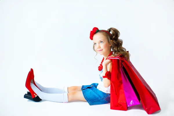 Menina com compras — Fotografia de Stock