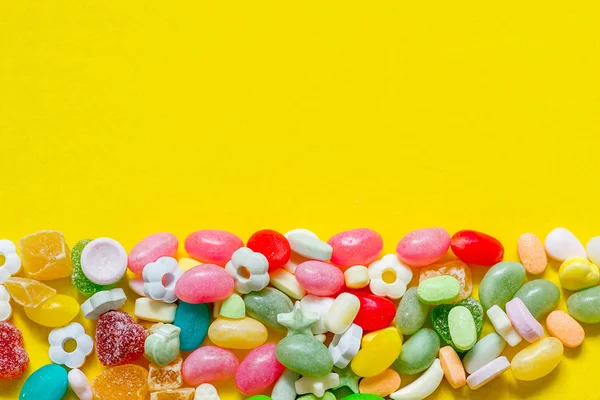 Manojo de caramelos multicolores —  Fotos de Stock