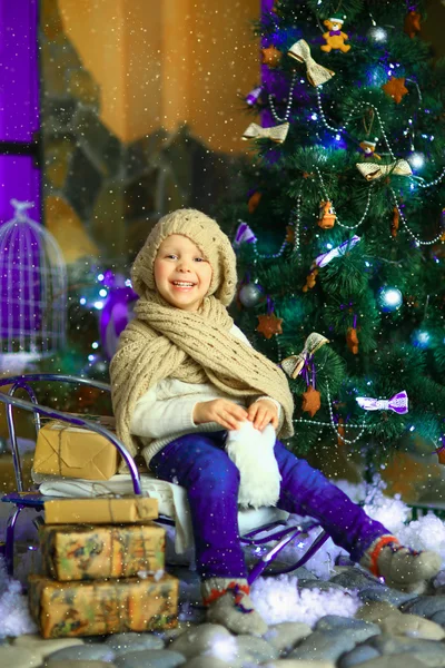 The girl near a Christmas fir-tree 1 — Stock Photo, Image