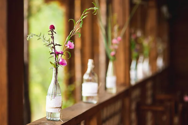 Flores del bosque en una botella de vidrio 5 — Foto de Stock