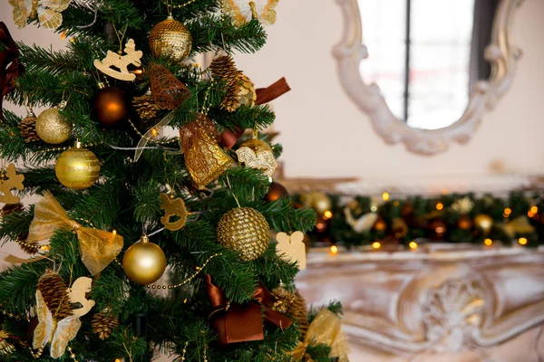 Interior de Natal na cor dourada — Fotografia de Stock