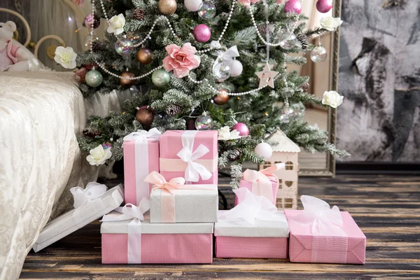 Nouvel An et intérieur de Noël en couleur rose — Photo