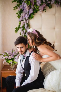 damat ve gelin bir yatakta