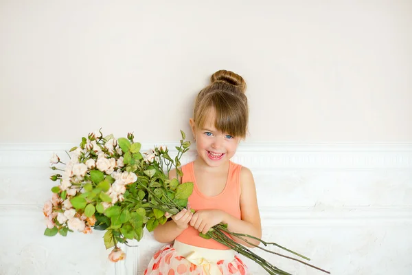 The girl the ballerina with flowers — Stock Photo, Image