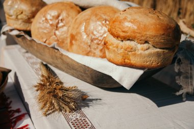 Geleneksel ekmek yapımı