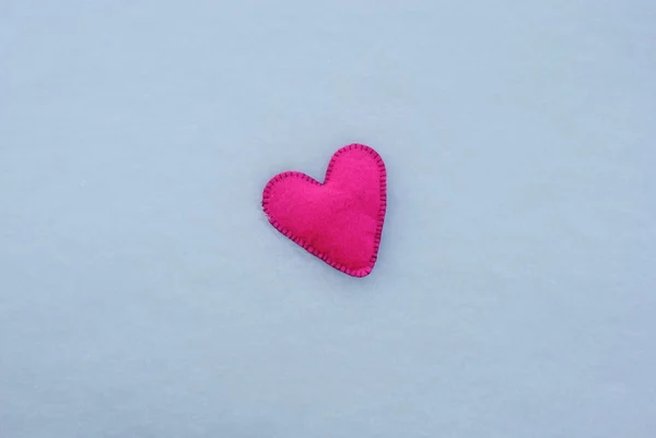 Corazón sentido en la nieve — Foto de Stock