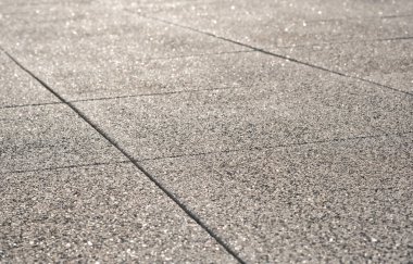 Kaldırımdaki mermer levhalar