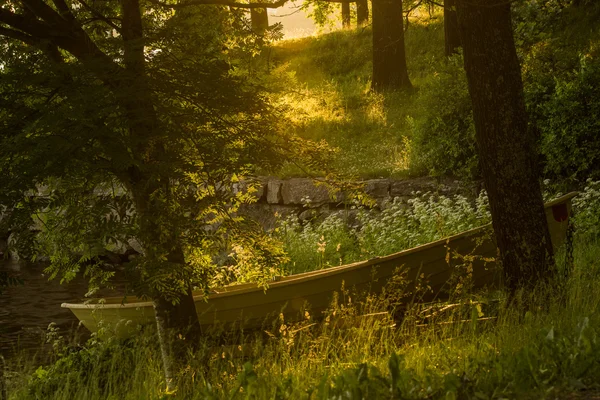 gün batımında tekne