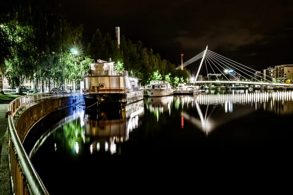 Cidade nocturna. Tampere, Finlândia . — Fotografia de Stock