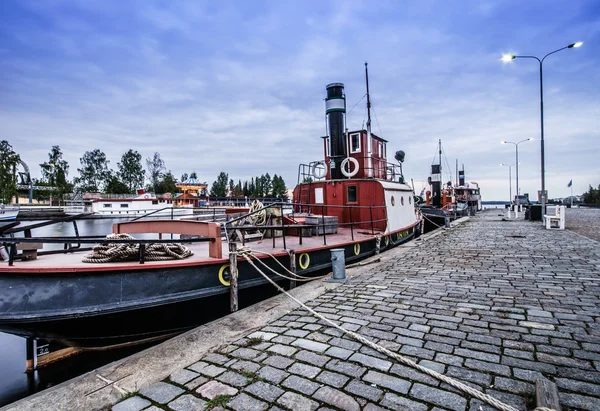 Afgemeerd boot, finland — Stockfoto