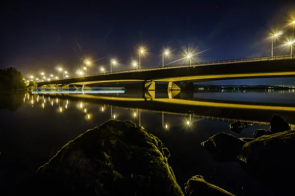 Nacht unter der Brücke. Finnland — Stockfoto