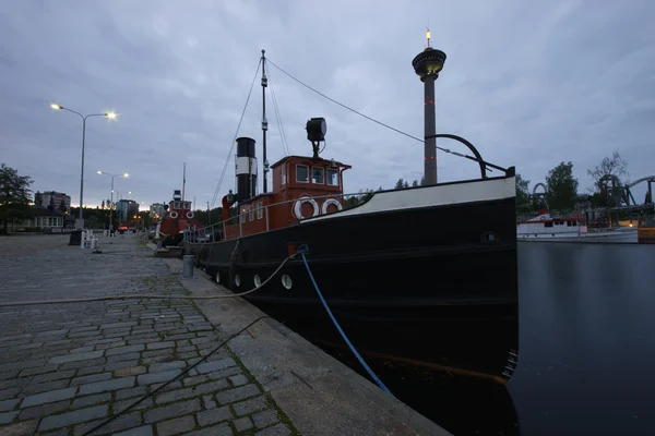 Afgemeerd boot, finland — Stockfoto