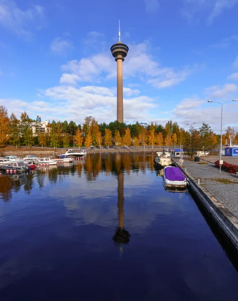 A torre "Nyasineula" cai. Tampere, Finlândia . — Fotografia de Stock