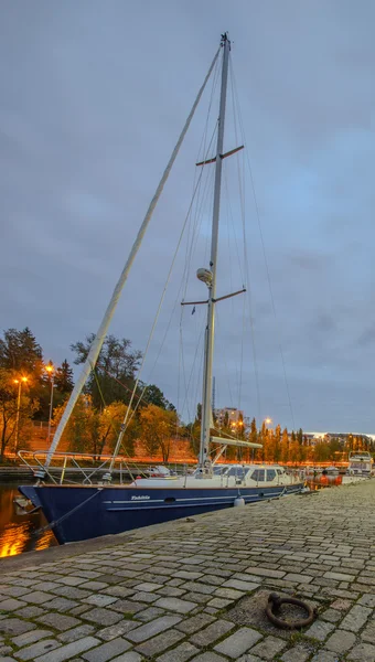 Förtöjd båt i Tammerfors, finland — Stockfoto