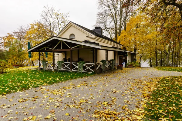 Café de rue à l'automne . — Photo