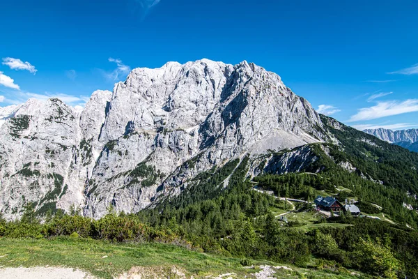 Vrsic Top - Vrsic dağından Postarski krallığına manzara. Slovenya, Triglav Ulusal Parkı 'ndaki Dağ Kulübesi