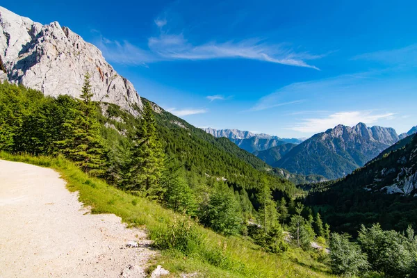 Vrsiç bakış açısı yakınlarındaki panoramatik manzara, Vrsiç geçişi, Slovenya, Triglav ulusal parkı