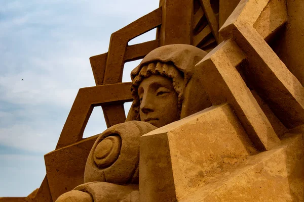 Kum heykeli festivali 2019 - Robot teması, Sondervig, Danimarka