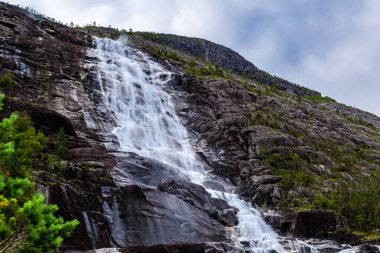 Langfossen Langfoss Şelalesi Yazın, Etne, Norveç