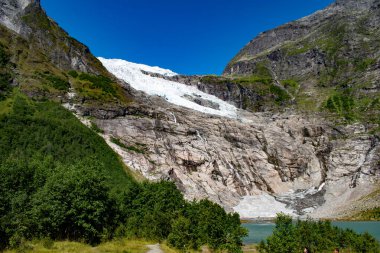 2019 'da Jostedalsbreen Buzulu' nun Briksdalsbreen kolu, Jostedalsbreen Ulusal Parkı, Norveç