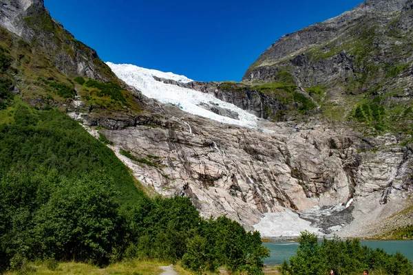 Briksdalsbreen rameno Jostedalsbreen Glacier v roce 2019, Národní park Jostedalsbreen, Norsko — Stock fotografie