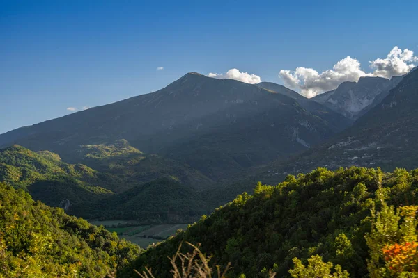 Natur, sommar landskap i albanska berg — Stockfoto