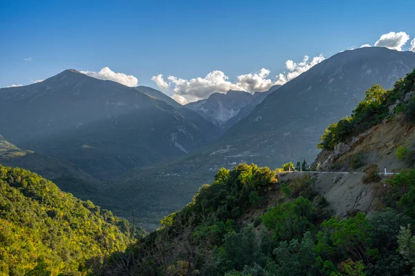 Natuur, zomer landschap in de Albanese bergen — Stockfoto
