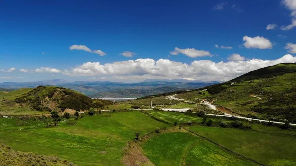 美丽的大自然阿尔巴尼亚的自然景观。阿尔班纳山区的空中拍摄 — 图库照片