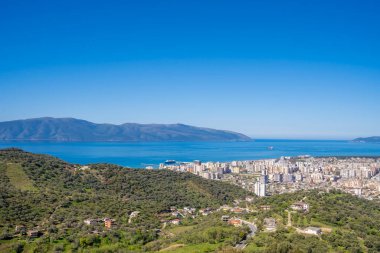 Güney Arnavutluk 'un panorama kıyıları Llogara geçidi yakınlarında.