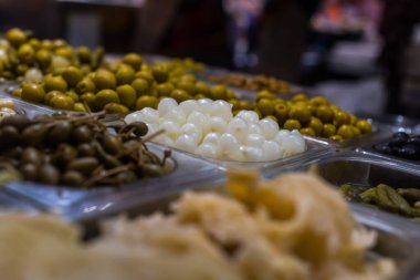 Diğer sebzeler arasında soğan turşusu