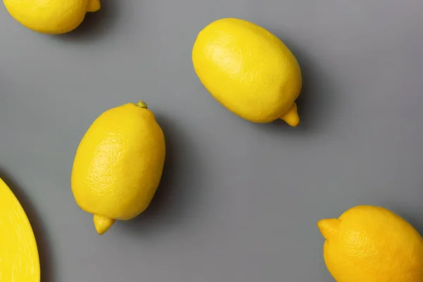 Yellow Lemons Gray Background Colors Year 2021 Pantone Illuminating Ultimate — Stock Photo, Image