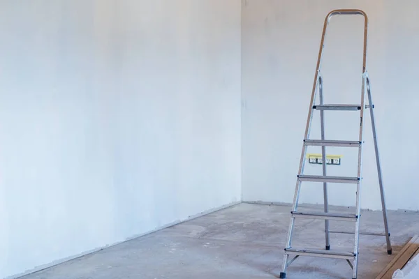 Metal Stepladder Room Concrete Floor Plastered Walls Home Renovation Improvement — Stock Photo, Image